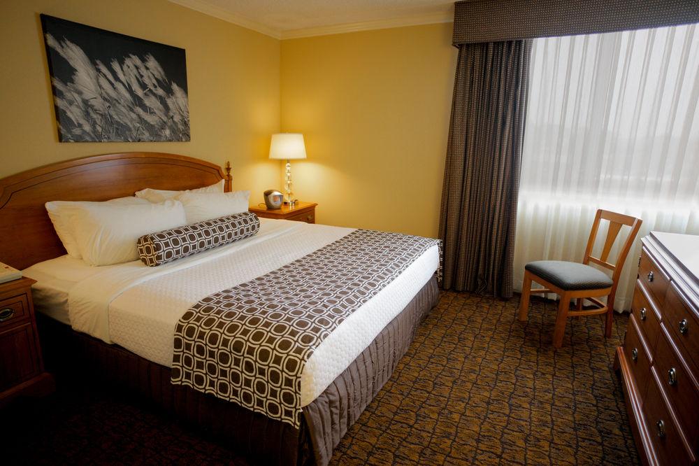 ホテル Doubletree By Hilton Madison East エクステリア 写真