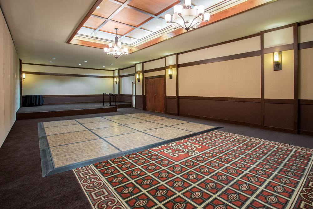 ホテル Doubletree By Hilton Madison East エクステリア 写真
