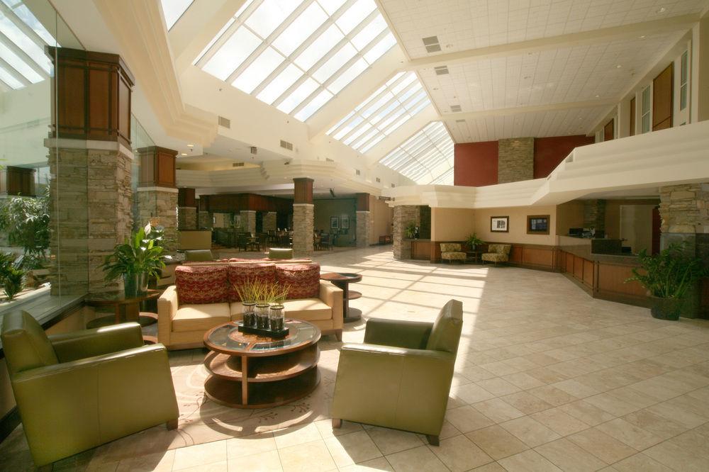 ホテル Doubletree By Hilton Madison East エクステリア 写真