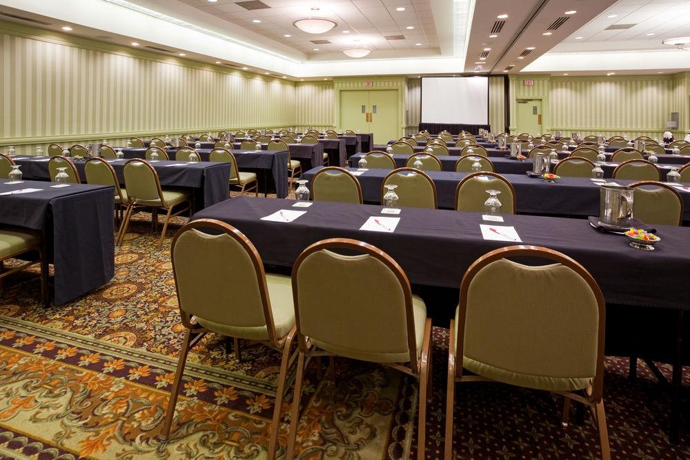 ホテル Doubletree By Hilton Madison East エクステリア 写真