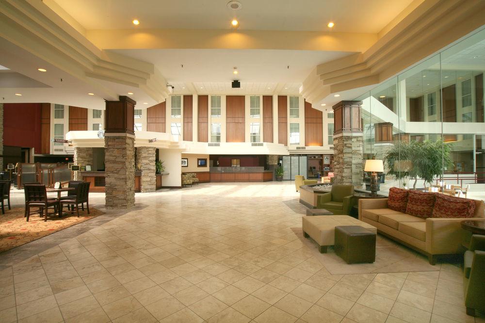 ホテル Doubletree By Hilton Madison East エクステリア 写真