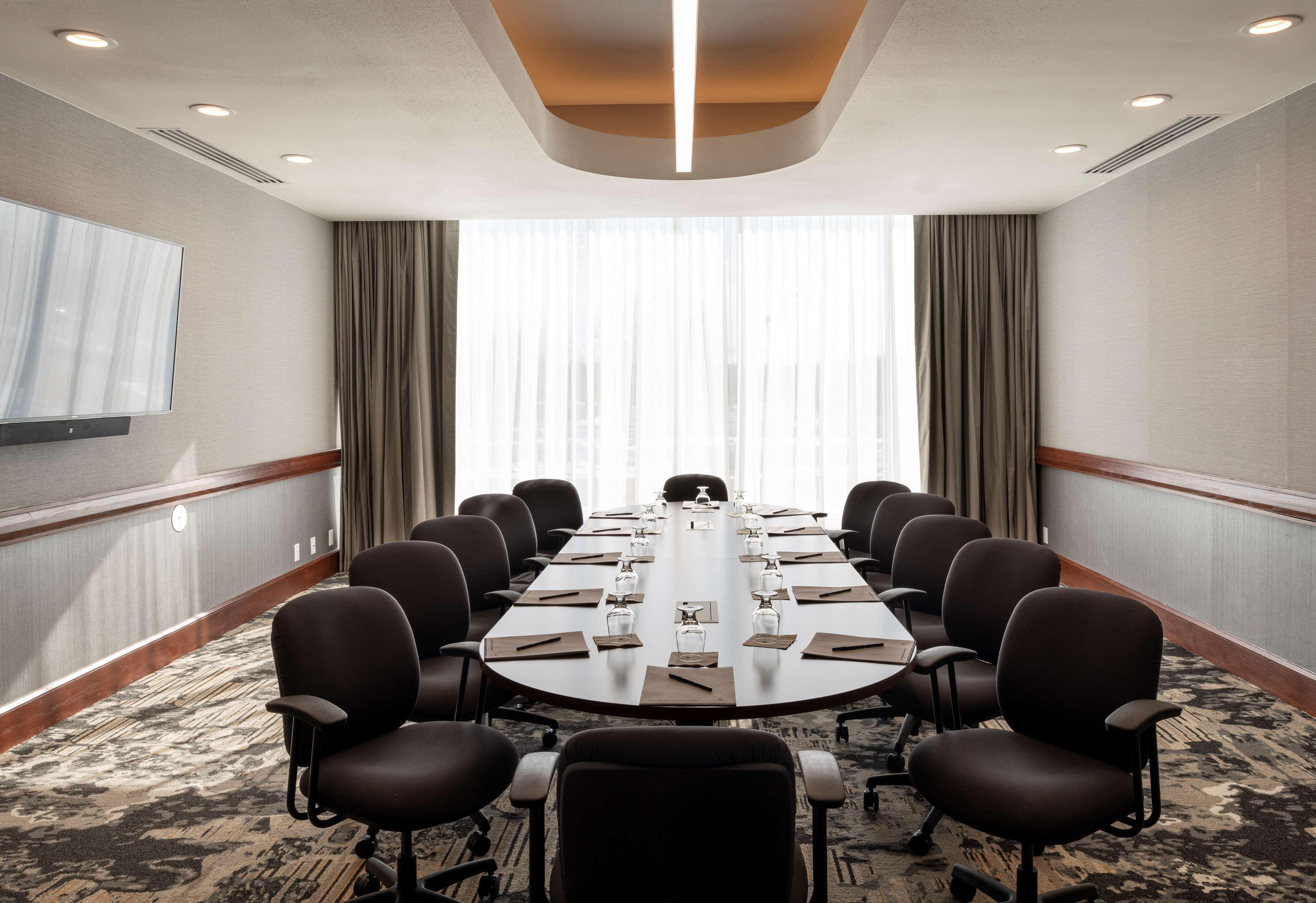 ホテル Doubletree By Hilton Madison East エクステリア 写真