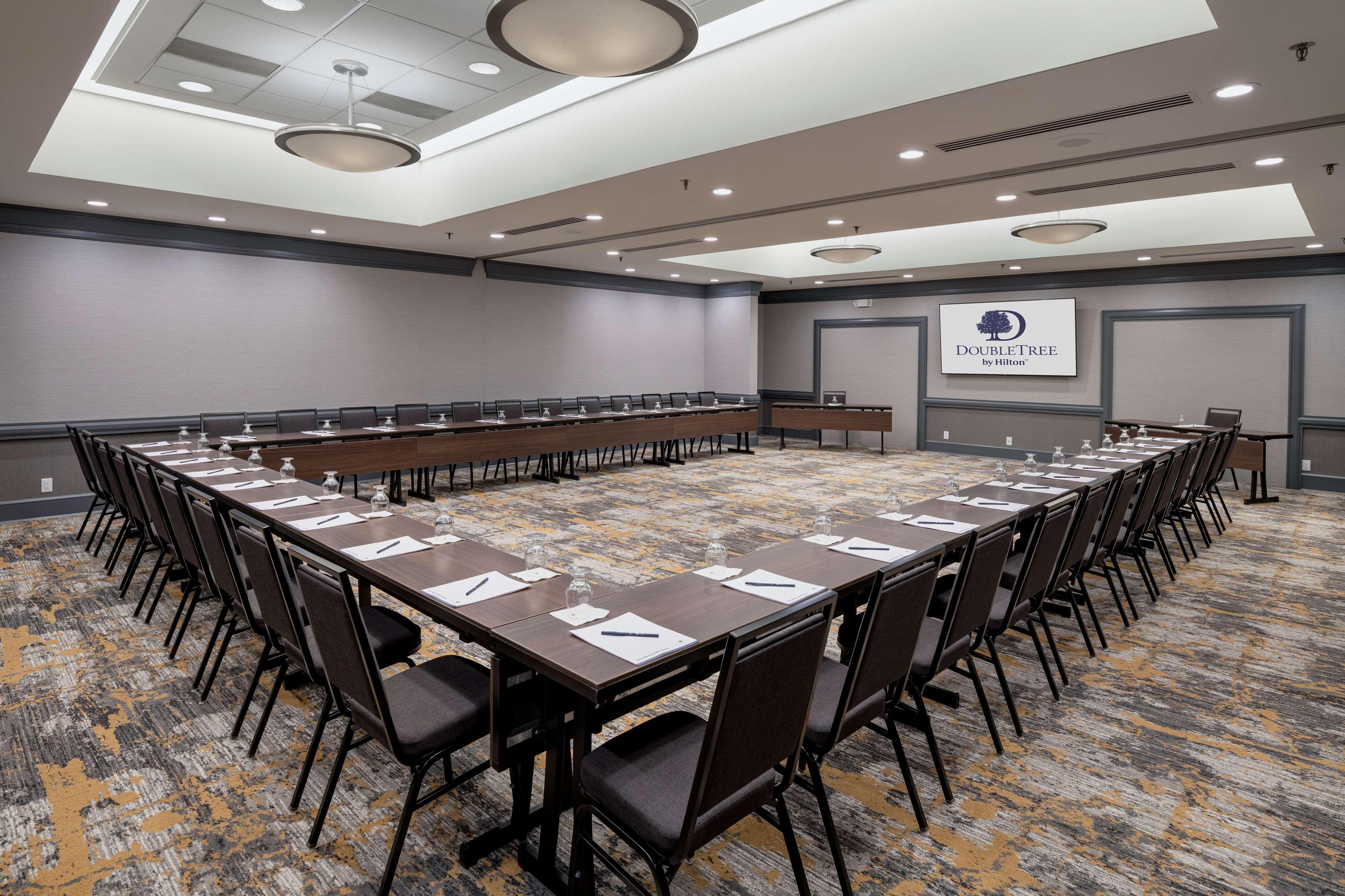 ホテル Doubletree By Hilton Madison East エクステリア 写真