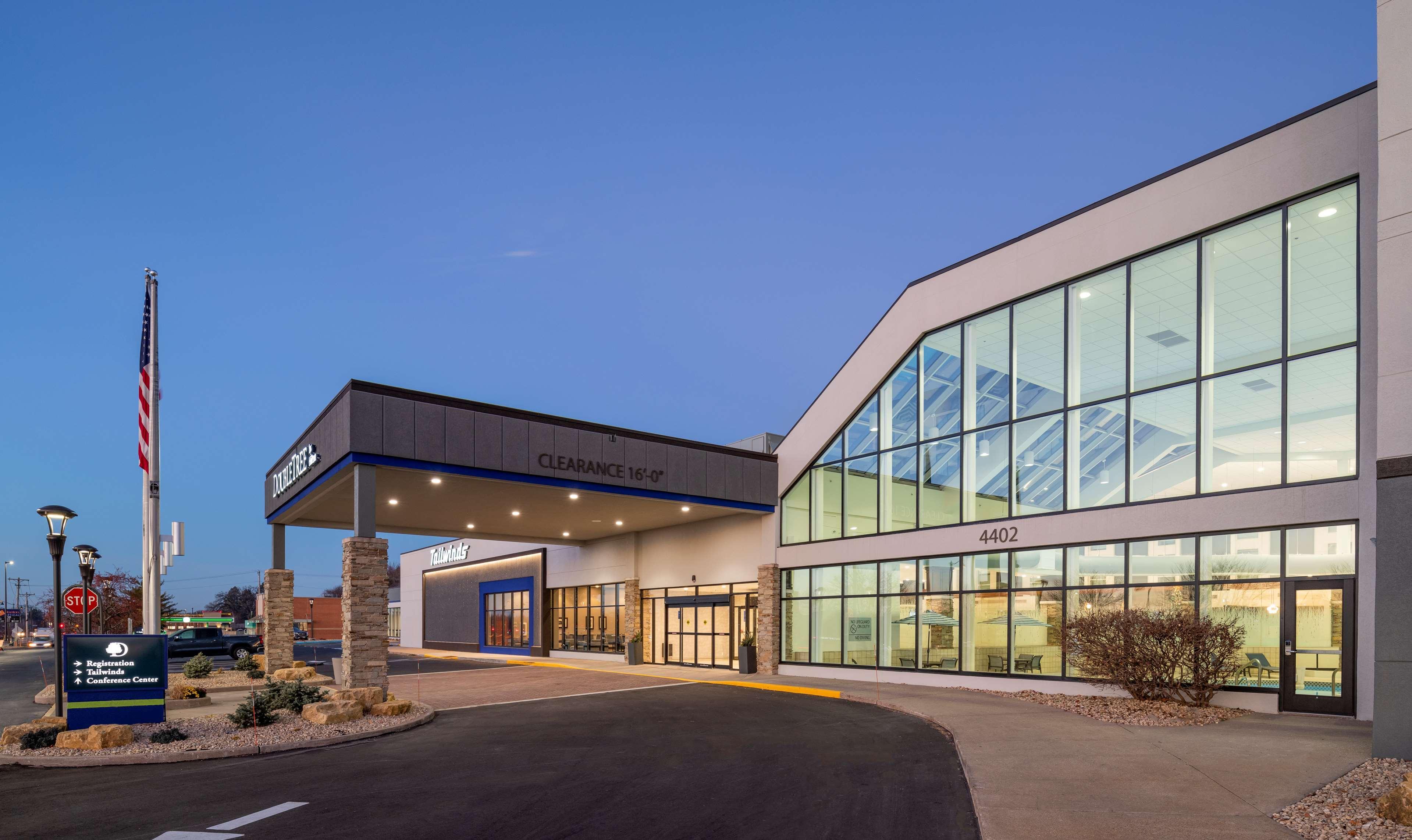 ホテル Doubletree By Hilton Madison East エクステリア 写真