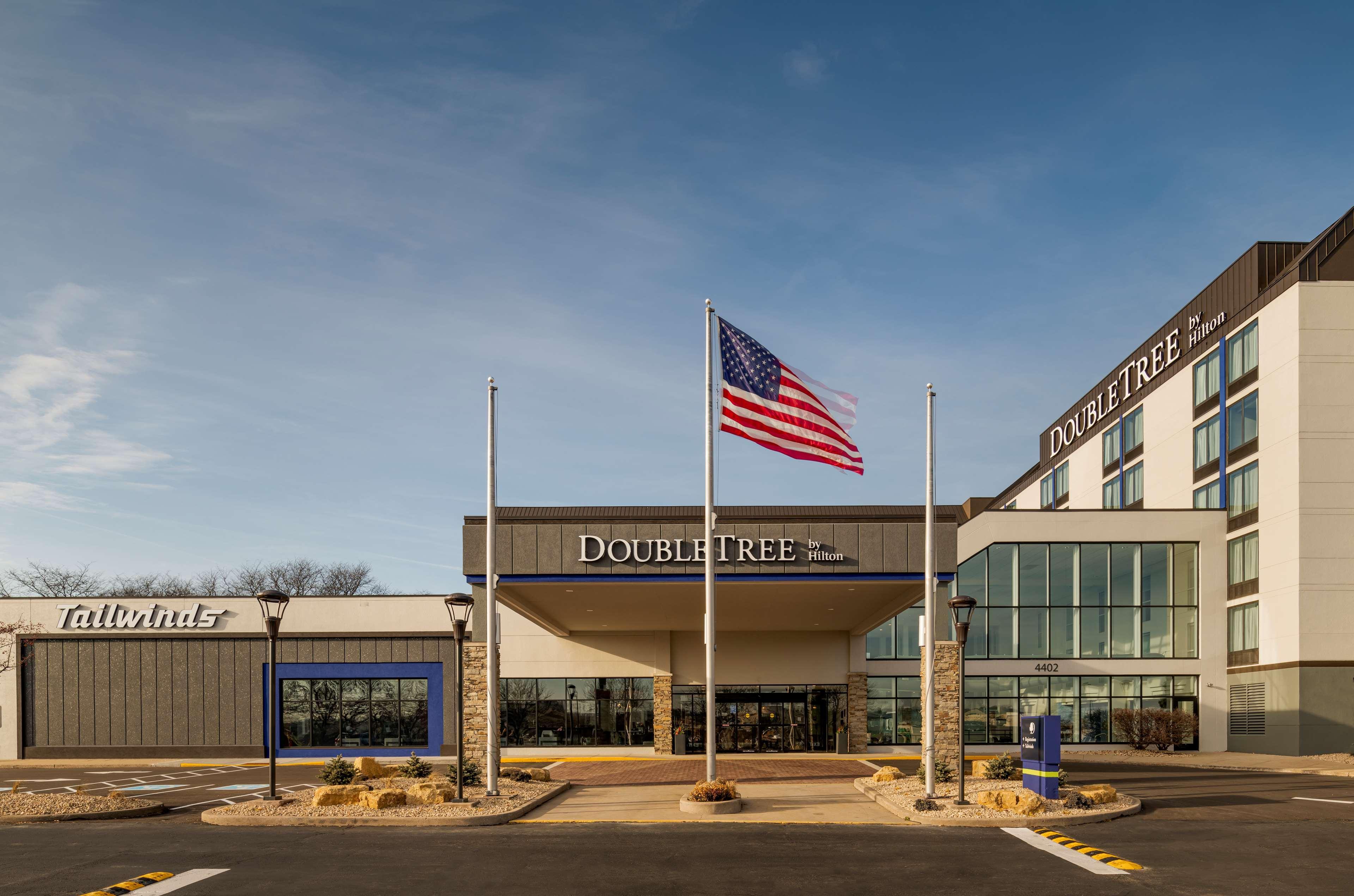 ホテル Doubletree By Hilton Madison East エクステリア 写真