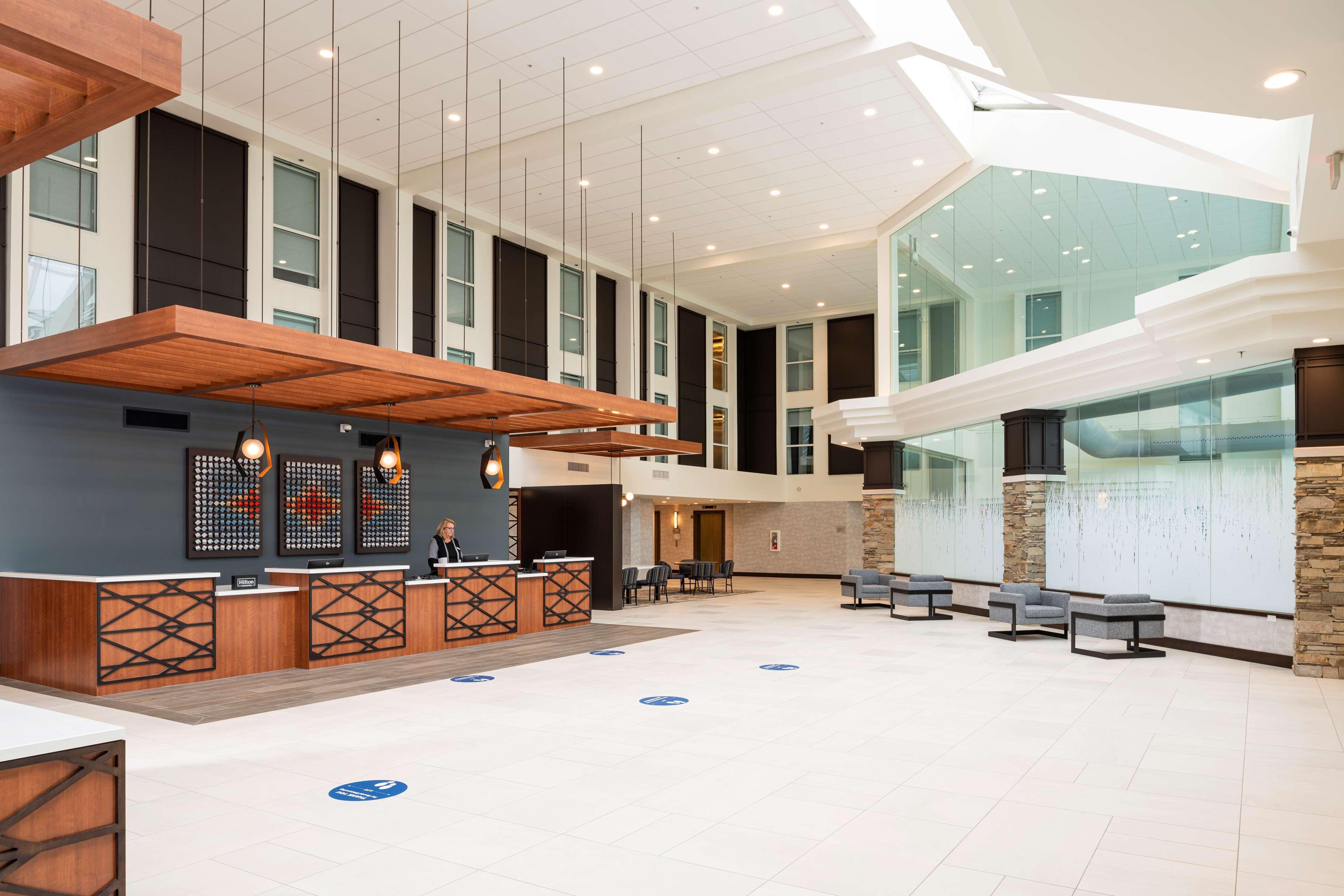 ホテル Doubletree By Hilton Madison East エクステリア 写真