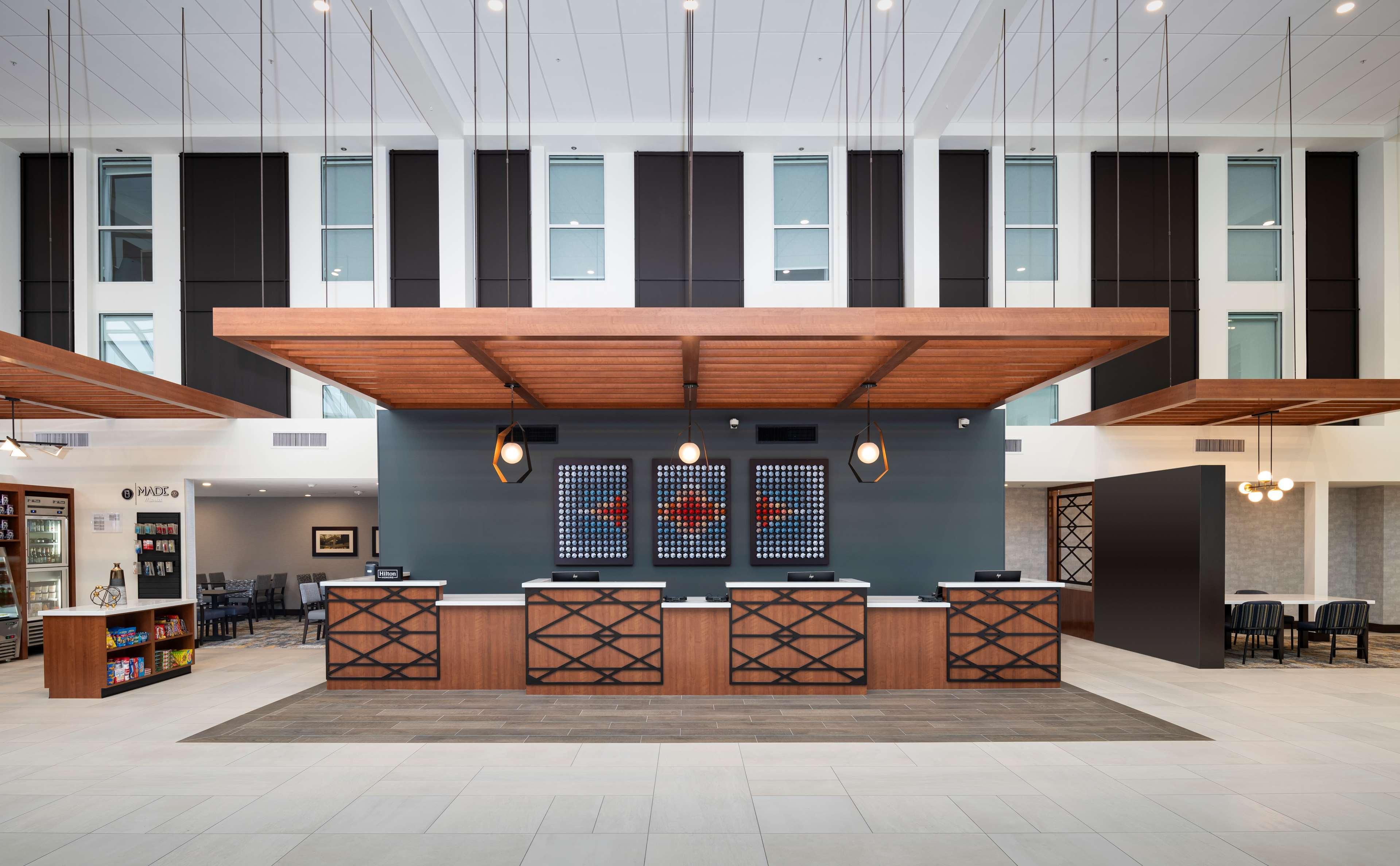ホテル Doubletree By Hilton Madison East エクステリア 写真