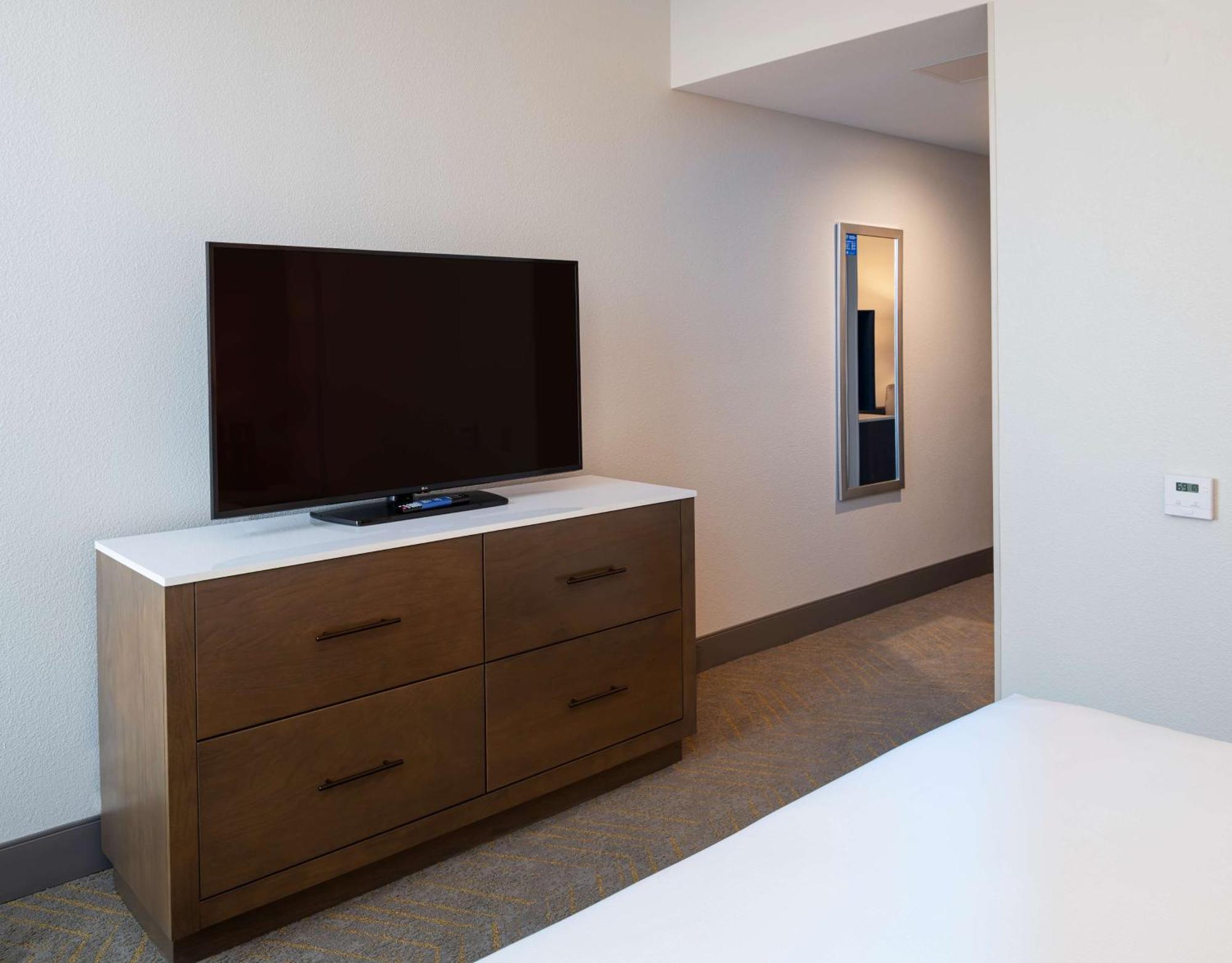 ホテル Doubletree By Hilton Madison East エクステリア 写真