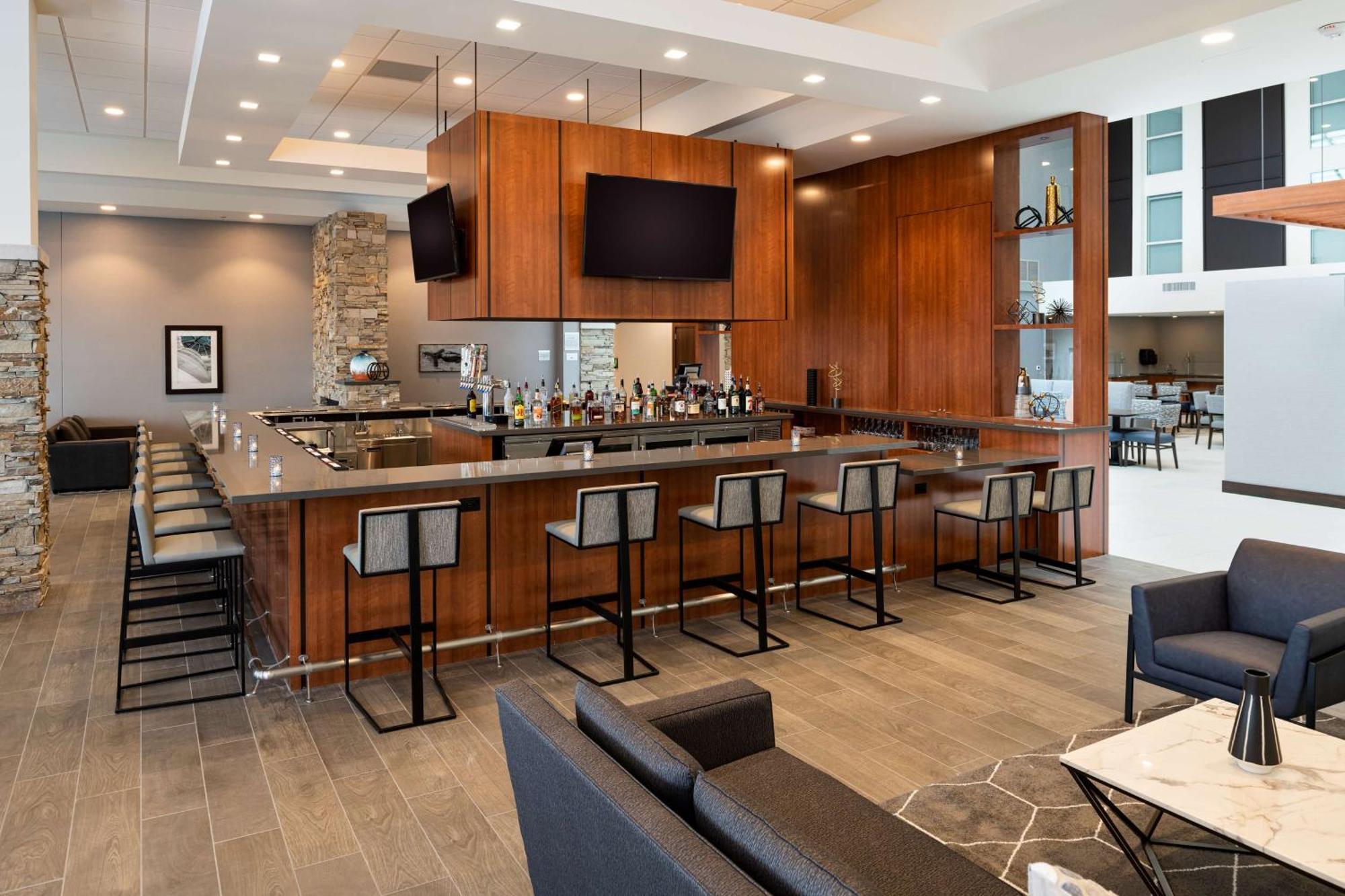 ホテル Doubletree By Hilton Madison East エクステリア 写真