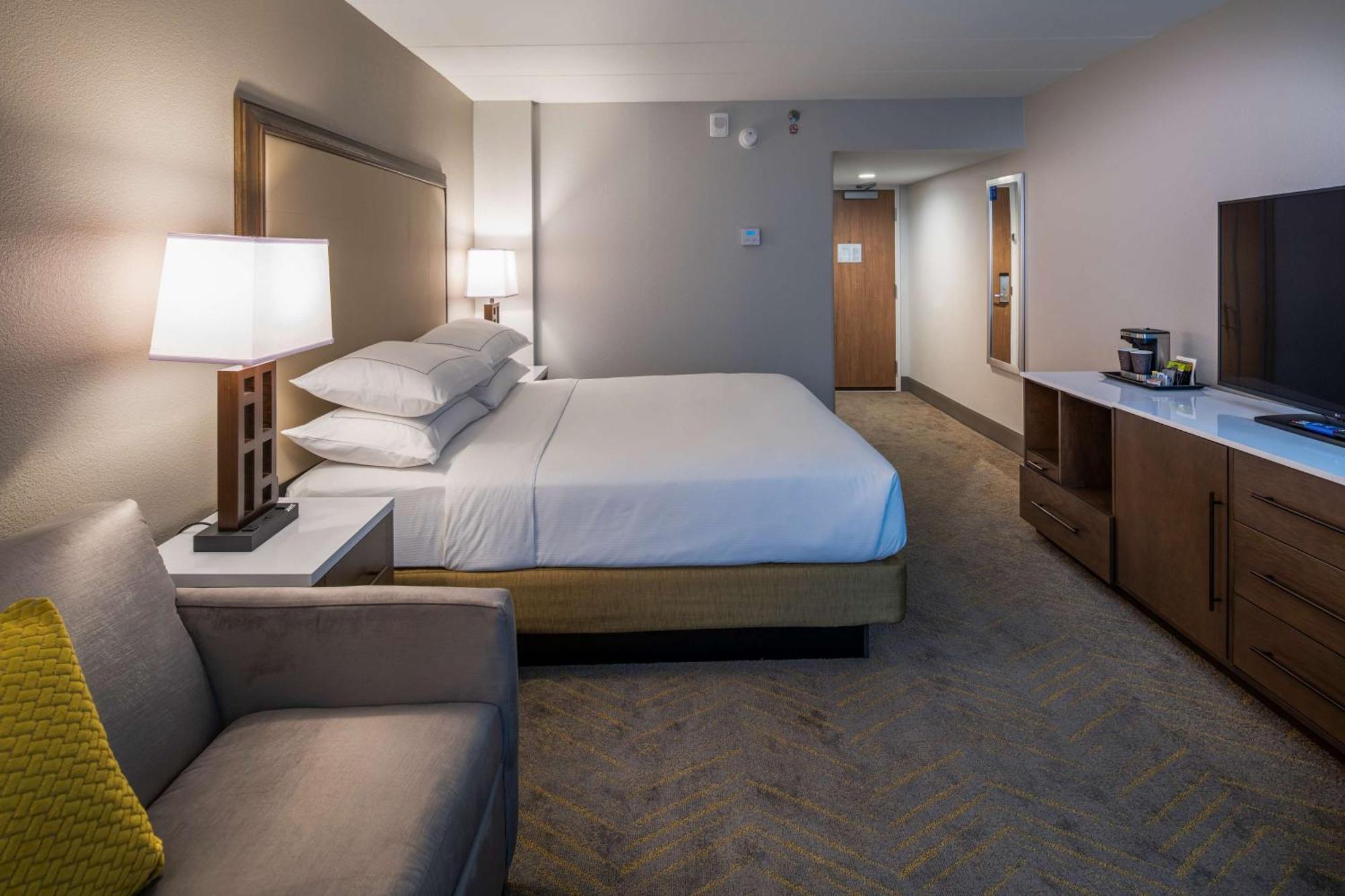 ホテル Doubletree By Hilton Madison East エクステリア 写真
