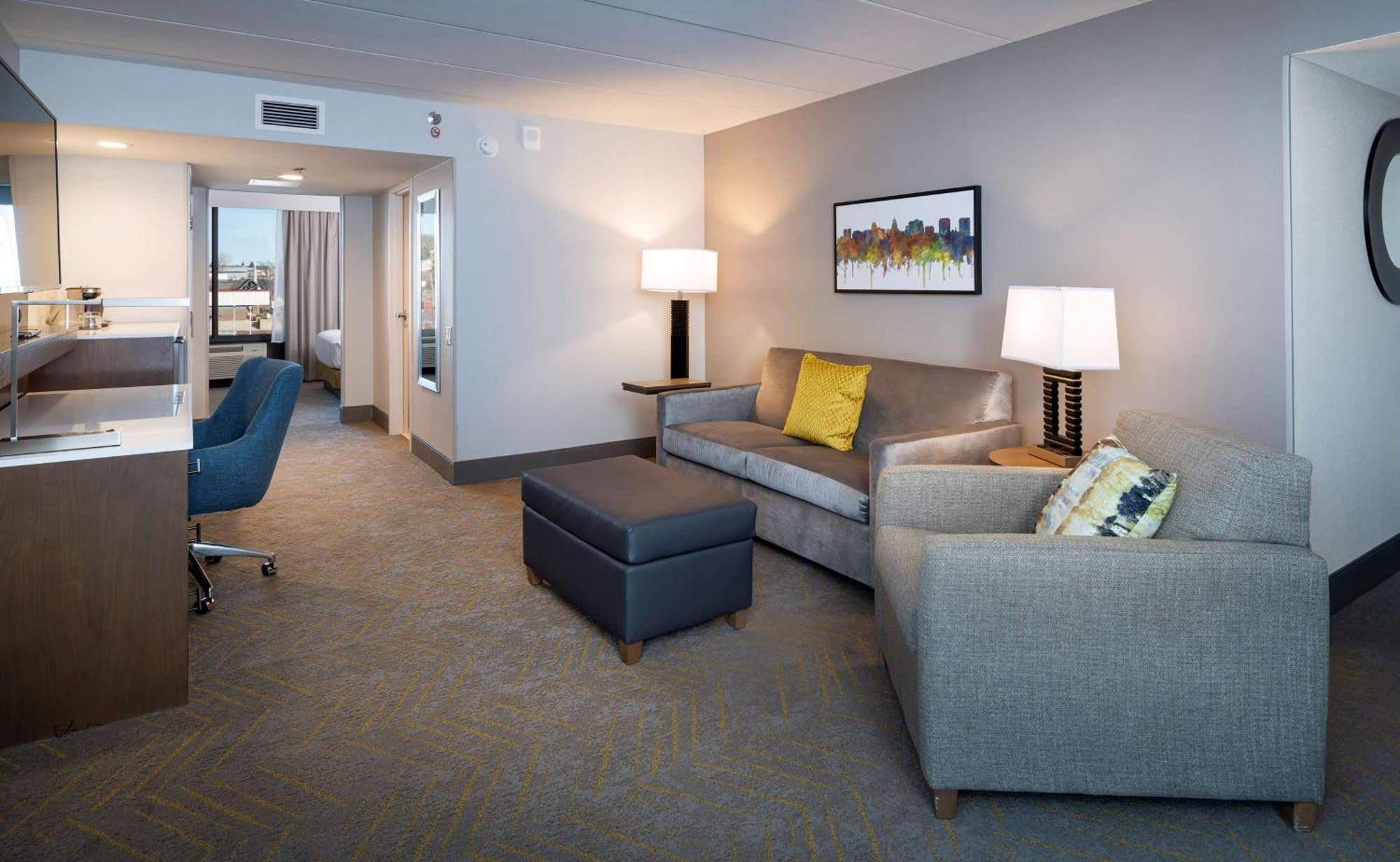 ホテル Doubletree By Hilton Madison East エクステリア 写真