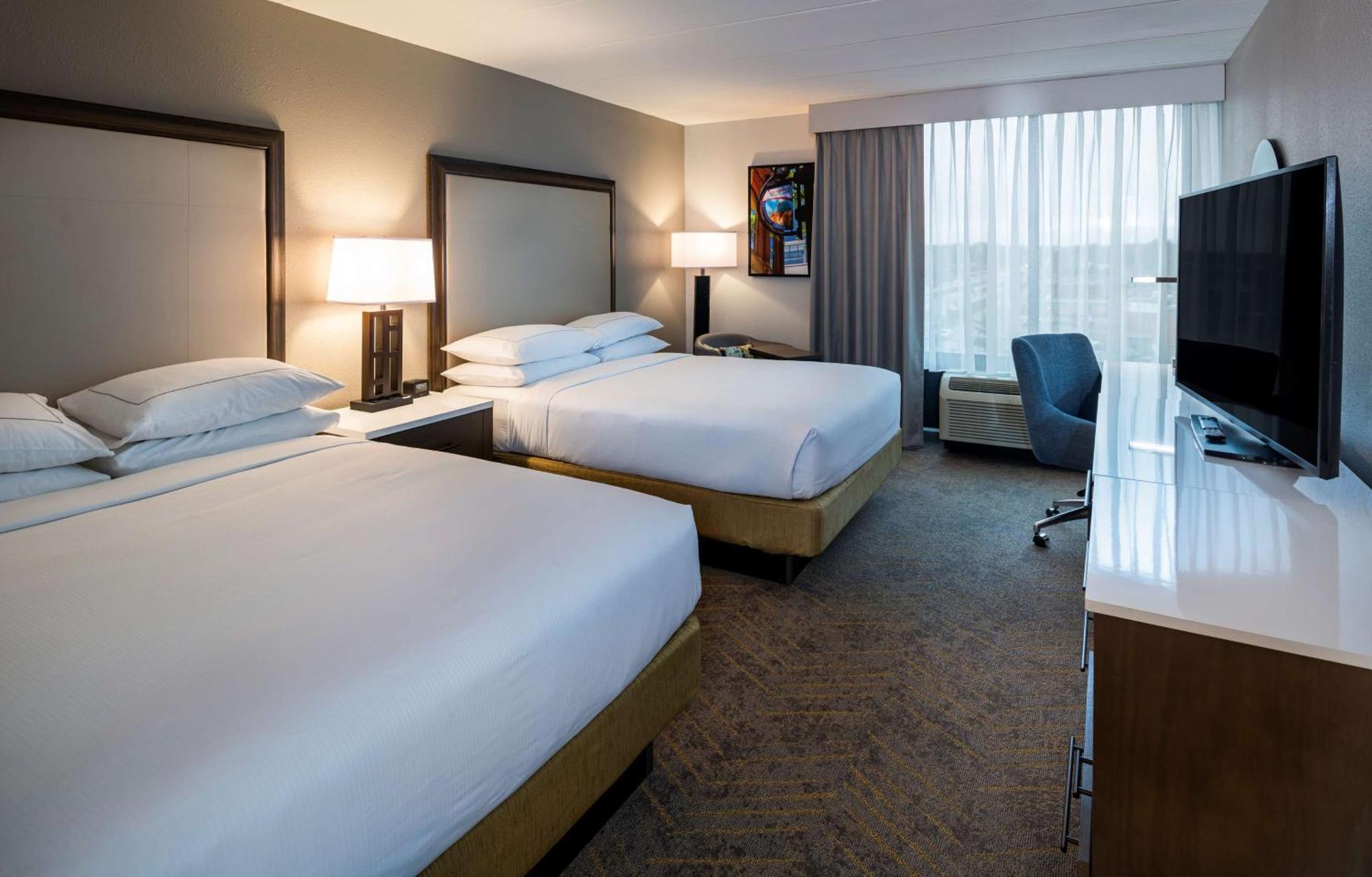 ホテル Doubletree By Hilton Madison East エクステリア 写真