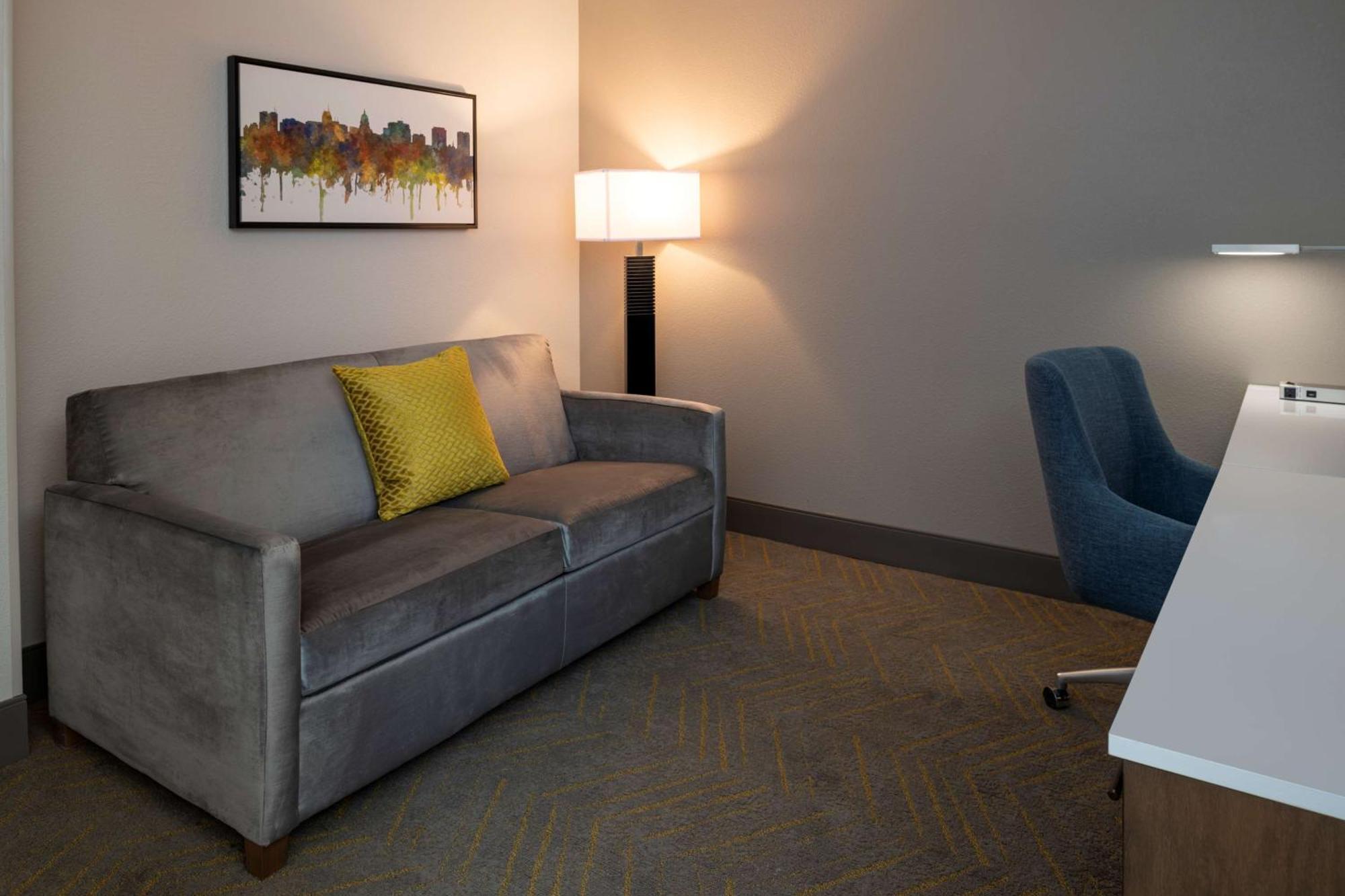 ホテル Doubletree By Hilton Madison East エクステリア 写真