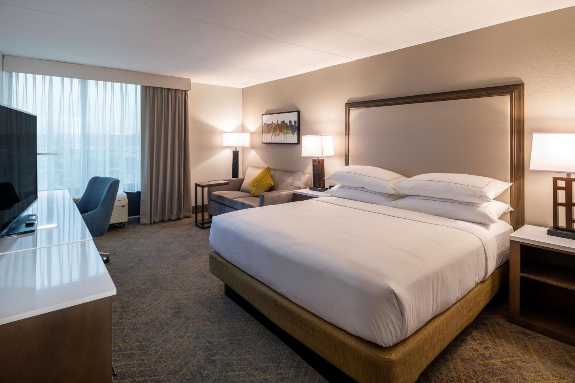 ホテル Doubletree By Hilton Madison East エクステリア 写真