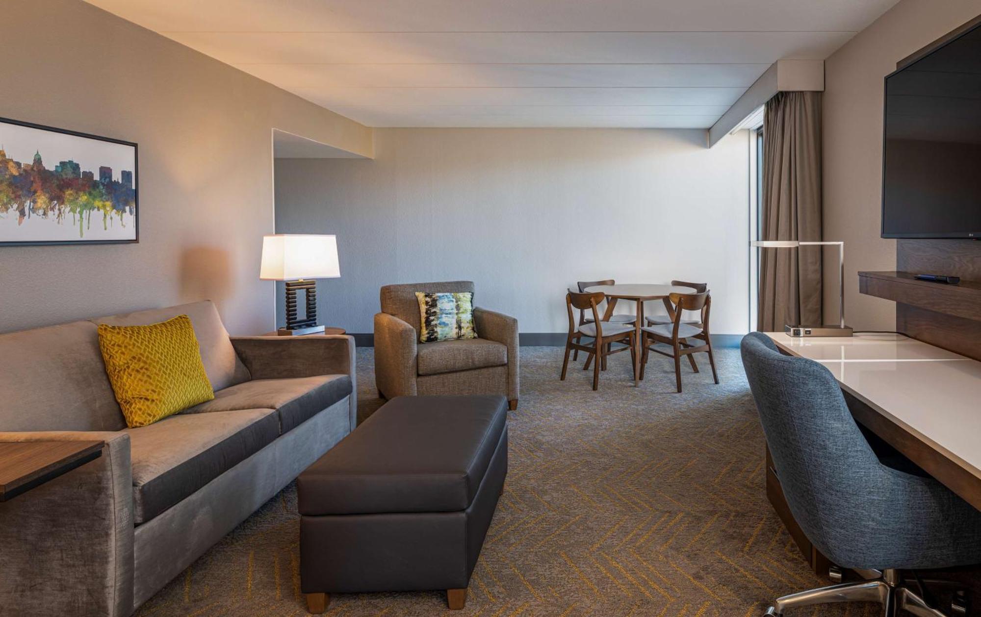 ホテル Doubletree By Hilton Madison East エクステリア 写真