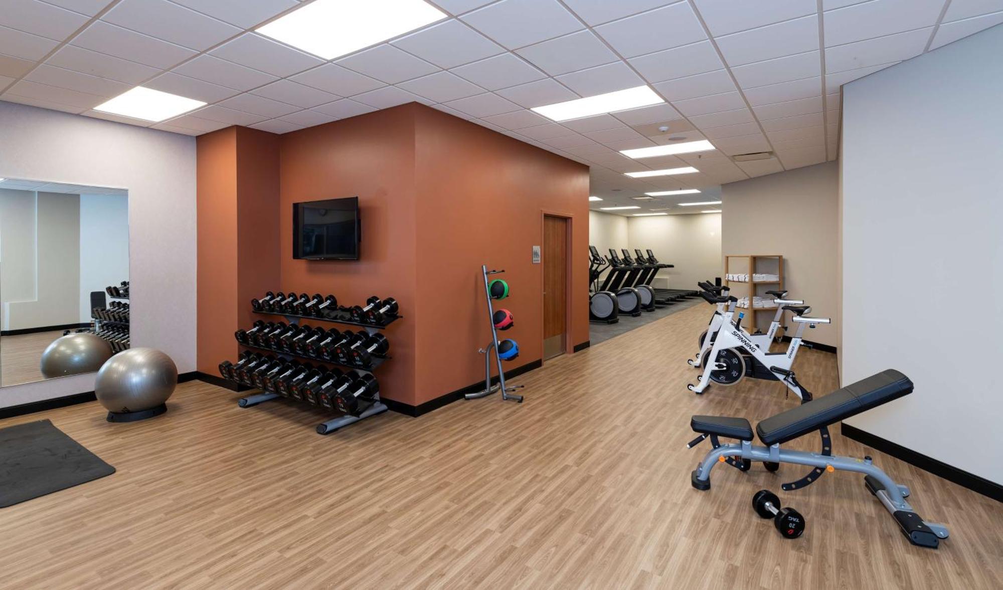 ホテル Doubletree By Hilton Madison East エクステリア 写真