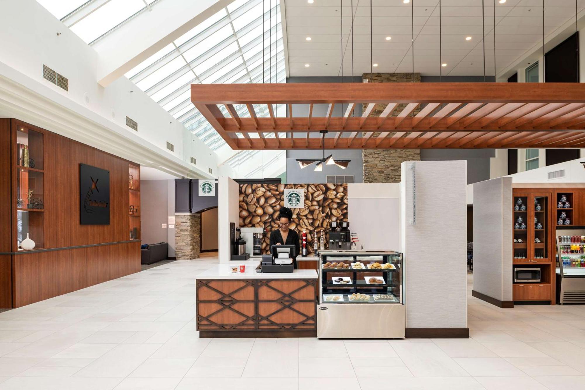 ホテル Doubletree By Hilton Madison East エクステリア 写真