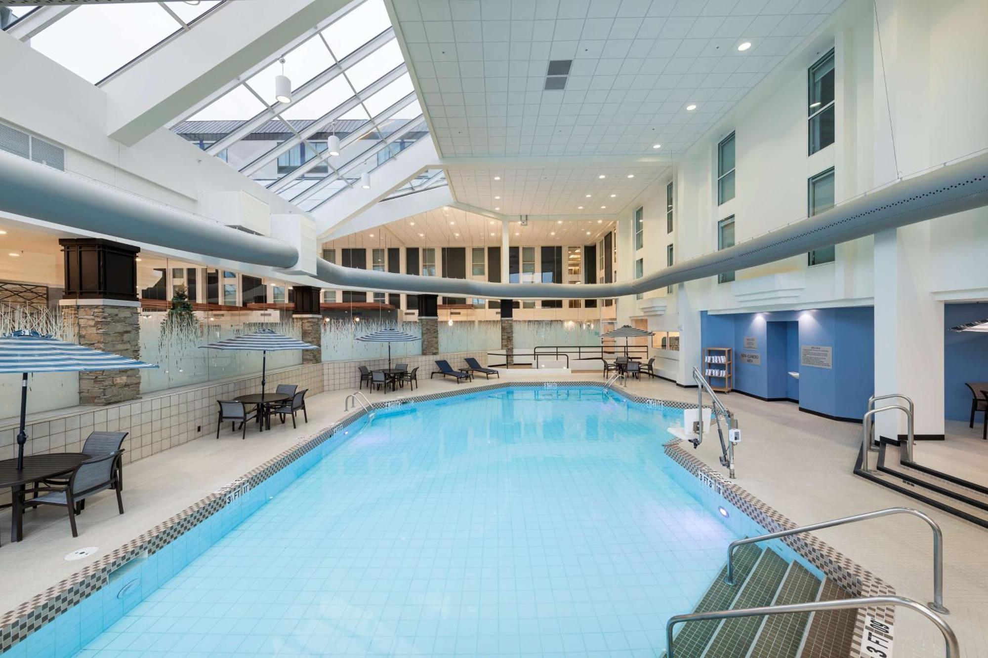 ホテル Doubletree By Hilton Madison East エクステリア 写真