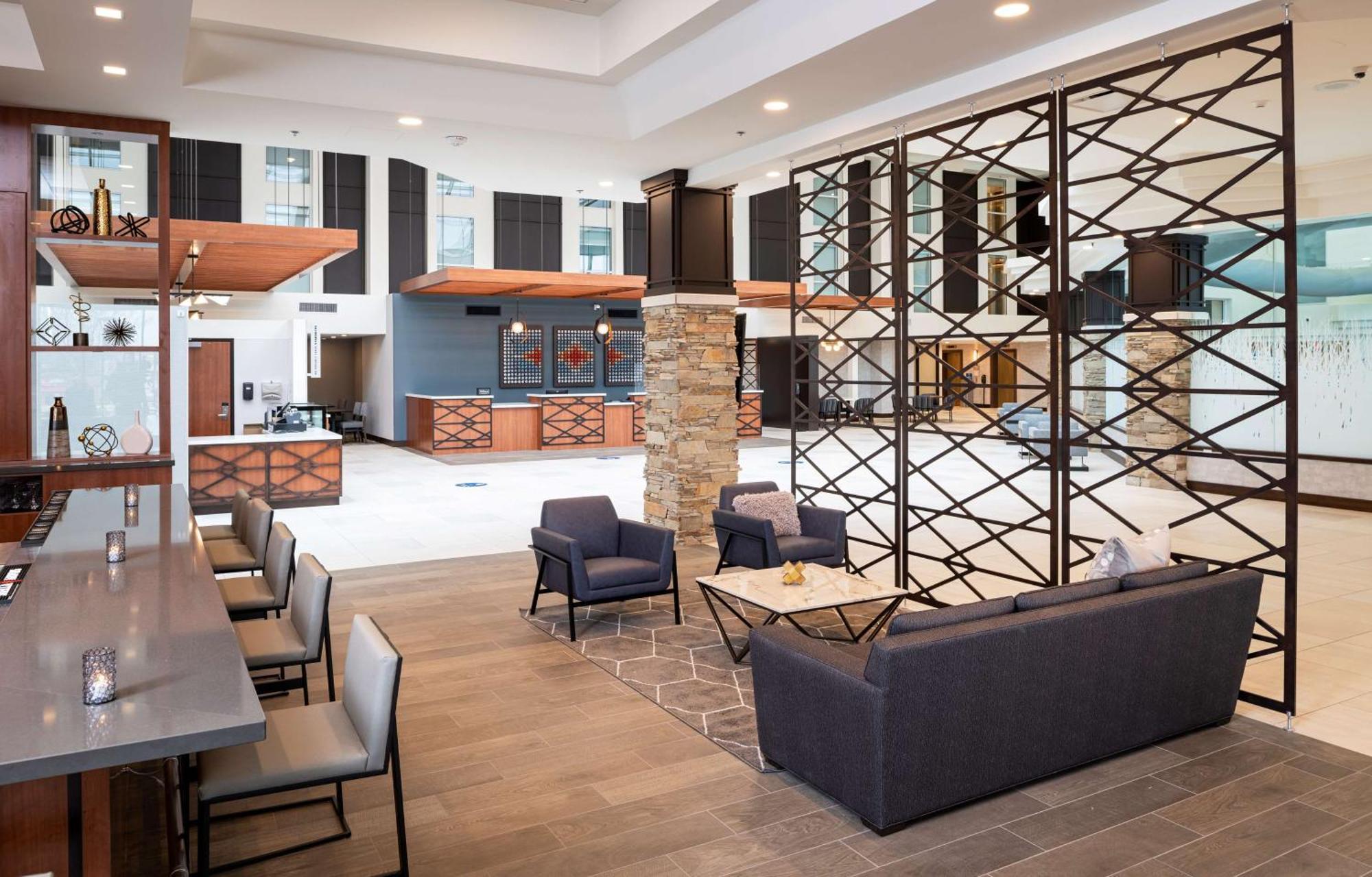 ホテル Doubletree By Hilton Madison East エクステリア 写真